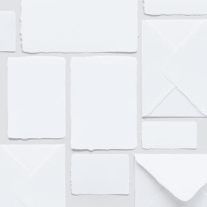 handgeschöpftes Papier in weiß