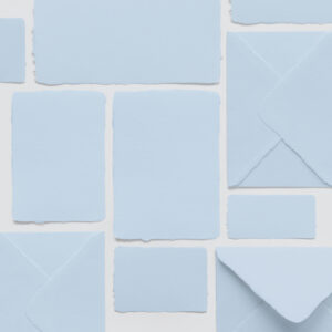 handgeschöpftes Papier in hellblau